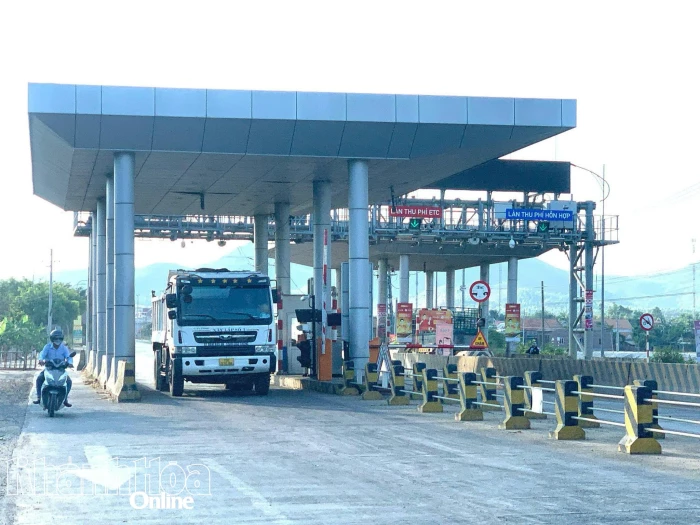 Từ ngày 1-10, chủ xe ô tô phải chuyển đổi tài khoản thu phí hiện tại sang tài khoản giao thông