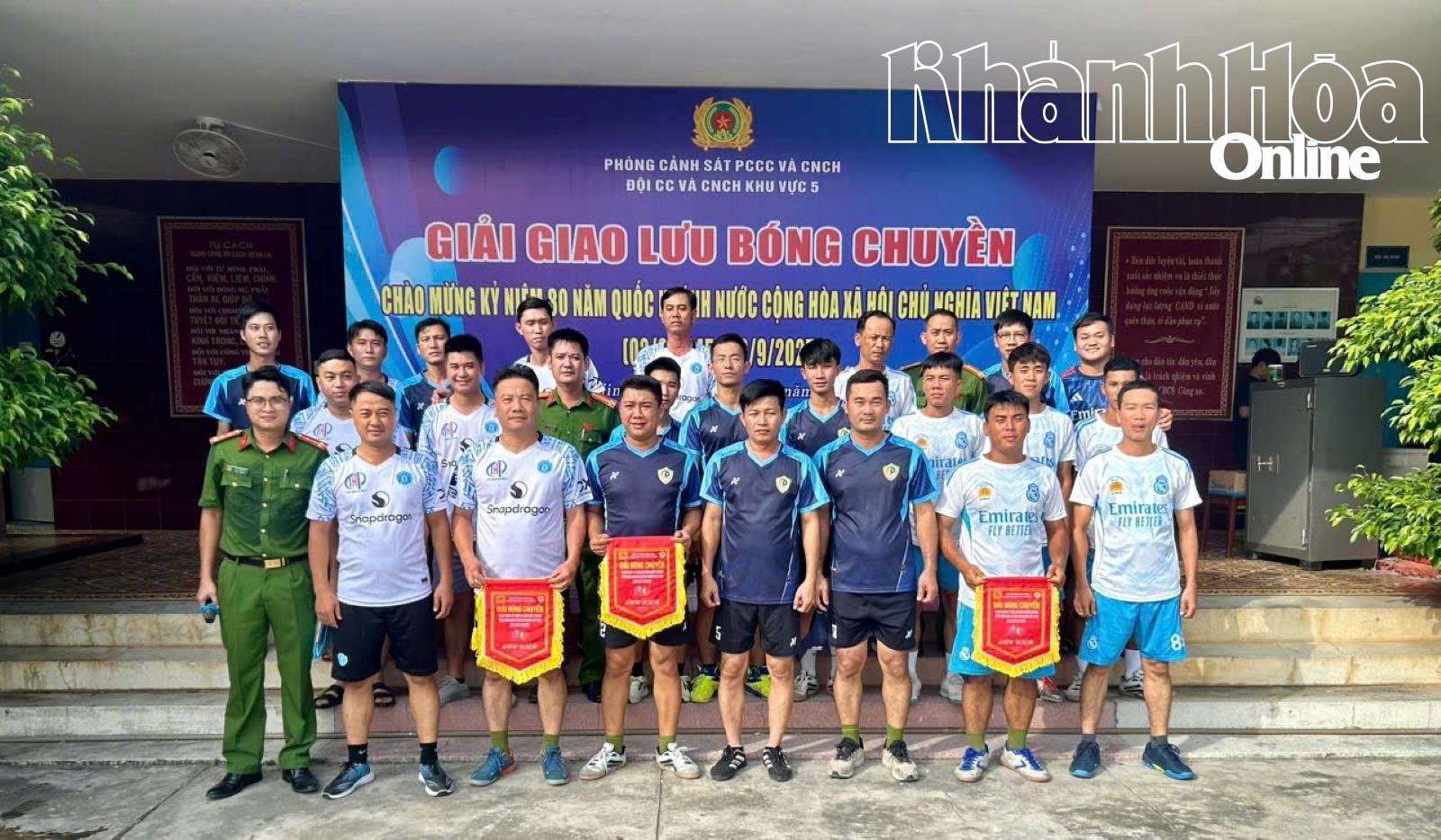 Các đội chụp ảnh lưu niệm