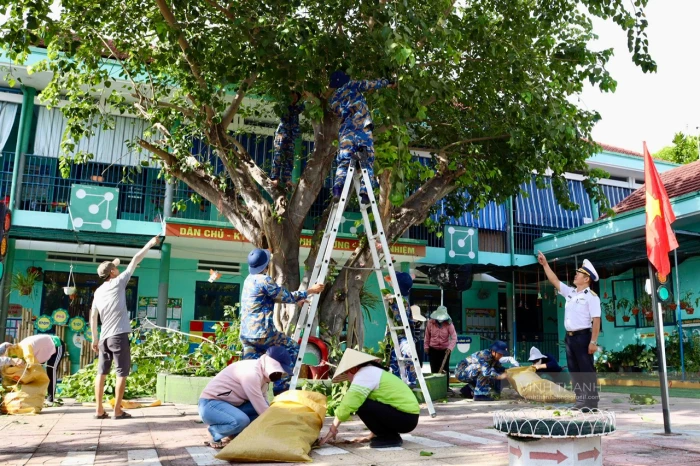 Lữ đoàn 101 hỗ trợ Trường Mầm non Hướng Dương chuẩn bị cho năm học mới