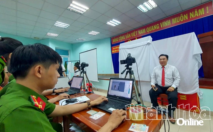 Đảm bảo tiến độ cấp đổi thẻ đảng viên