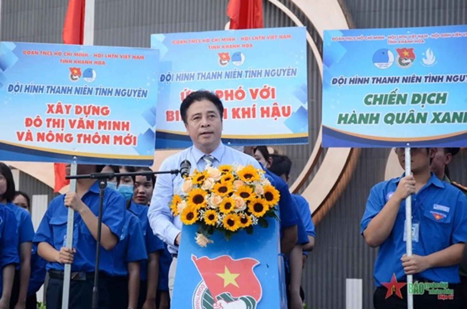 Đồng chí Nguyễn Khắc Toàn - Phó Bí thư Thường trực Tỉnh ủy, Chủ tịch HĐND tỉnh phát biểu tại chiến dịch “Thanh niên tình nguyện hè năm 2023”. Ảnh: Báo Quân đội nhân dân điện tử