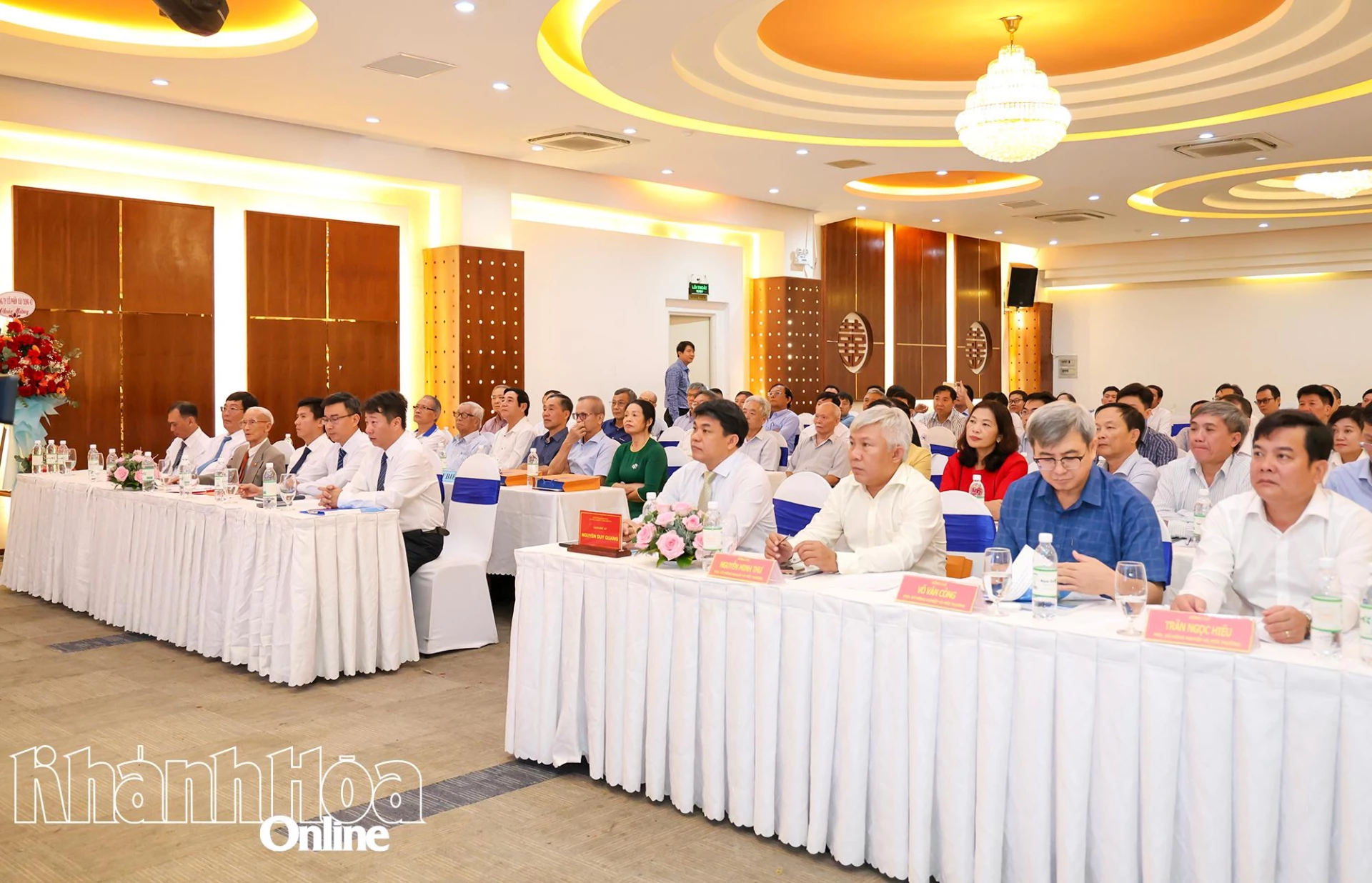 Các đại biểu tham dự buổi lễ kỷ niệm.