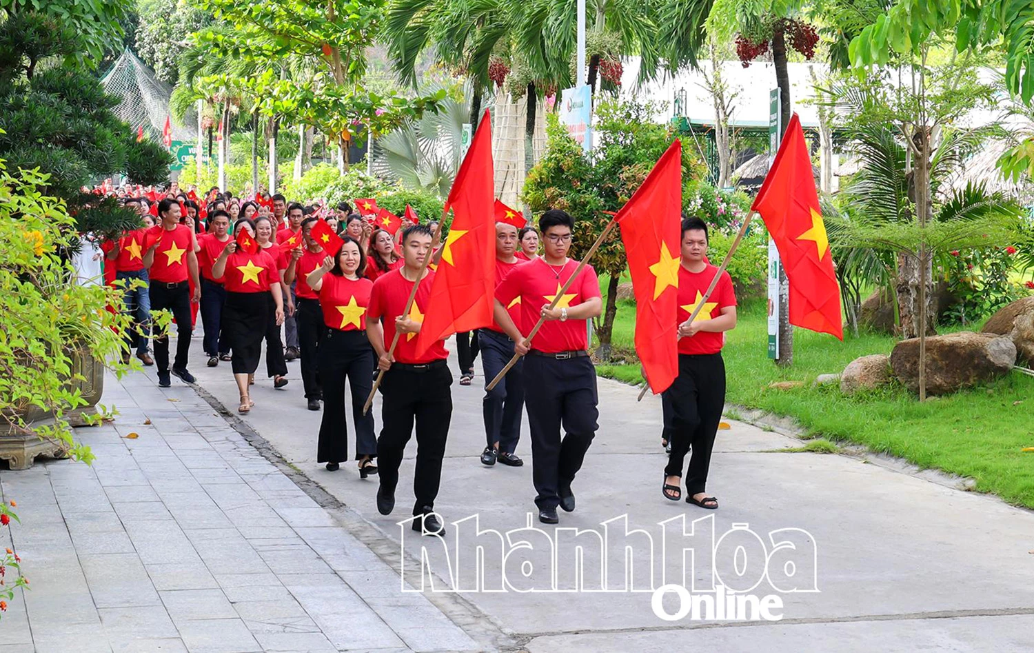 DTNEST Khánh Hòa tổ chức diễu hành nhân kỷ niệm 80 năm Cách mạng Tháng Tám và Quốc khánh 2-9.