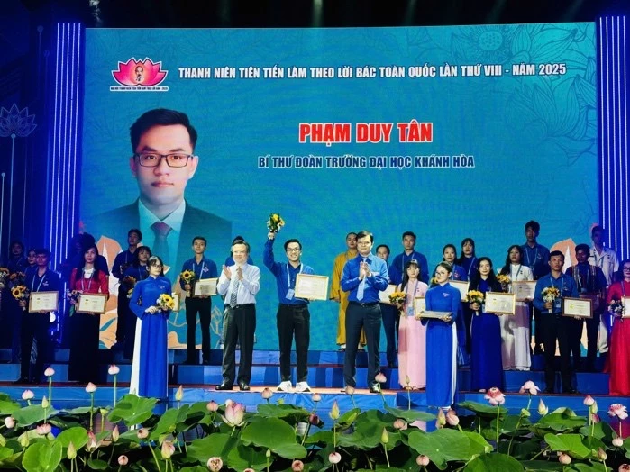 Anh Phạm Duy Tân - Bí thư Đoàn trường Đại học Khánh Hòa vinh dự đạt danh hiệu “Thanh niên tiên tiến làm theo lời Bác” cấp Trung ương năm 2025.