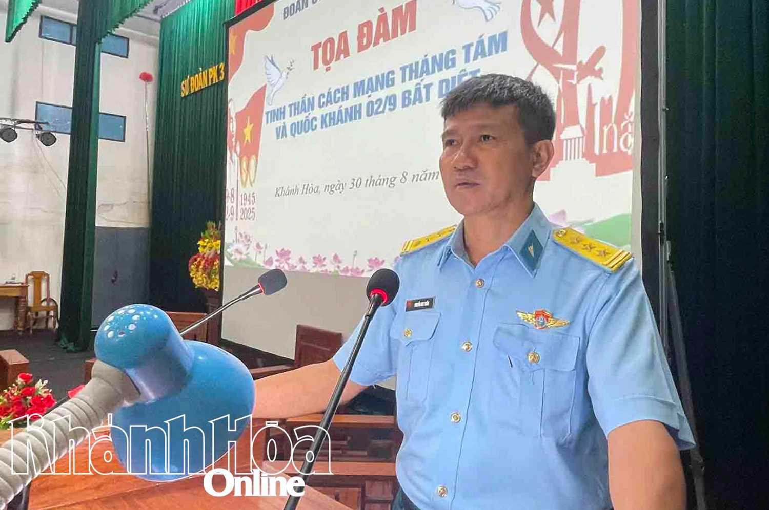 Thượng tá Nguyễn Duy Tuấn phát biểu chỉ đạo buổi tọa đàm.