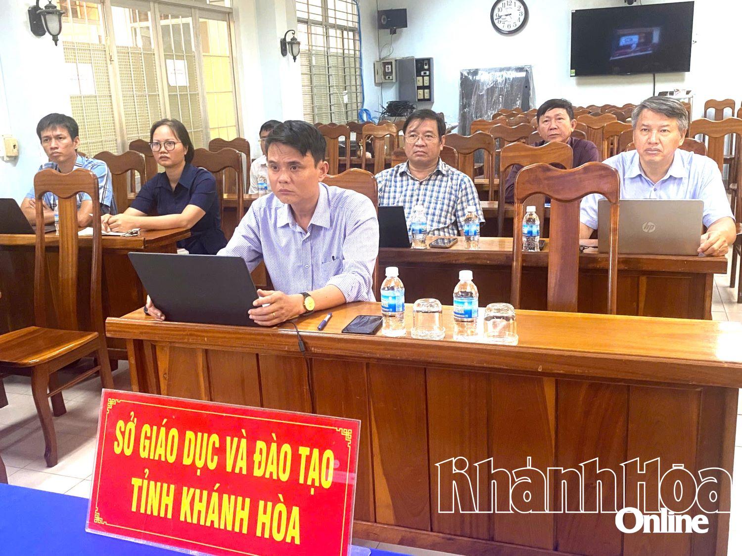 Quang cảnh điểm cầu Sở Giáo dục và Dào tạo Khánh Hòa. 