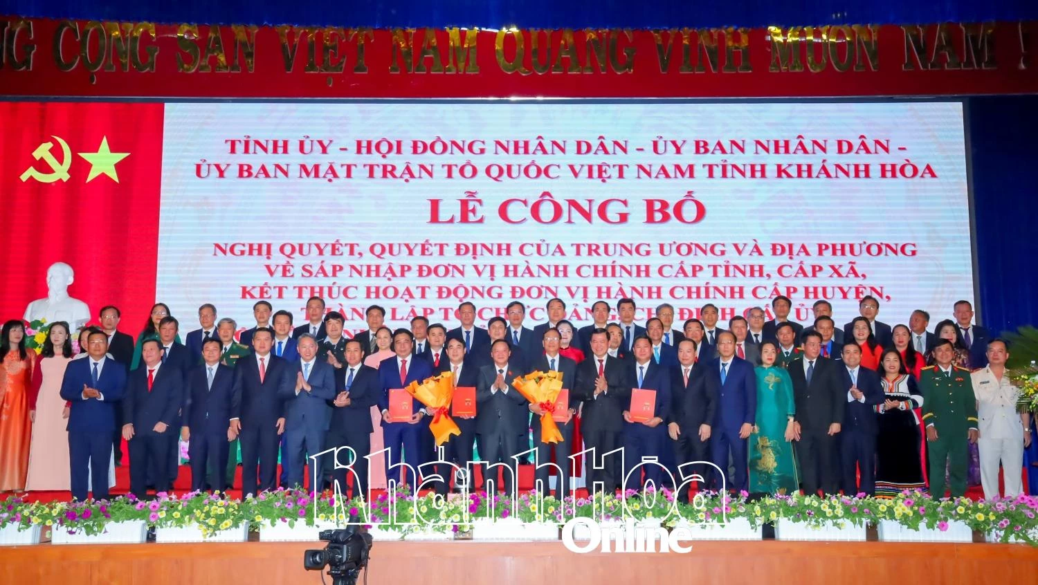 Ra mắt Ban Chấp hành Đảng bộ tỉnh Khánh Hòa.