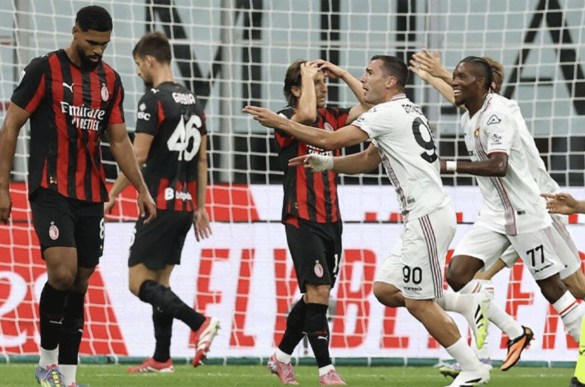 Báo động cho hàng công của AC Milan