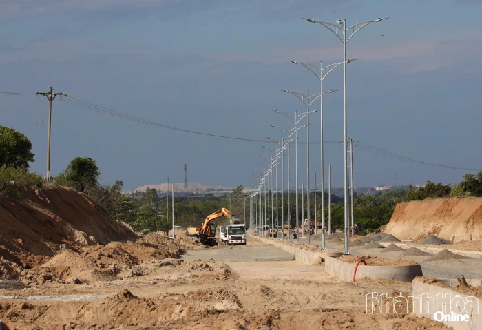 UBND phường Cam Ranh: Yêu cầu đơn vị nhà thầu đẩy nhanh tiến độ thi công Dự án Đường Lê Duẩn đoạn 3