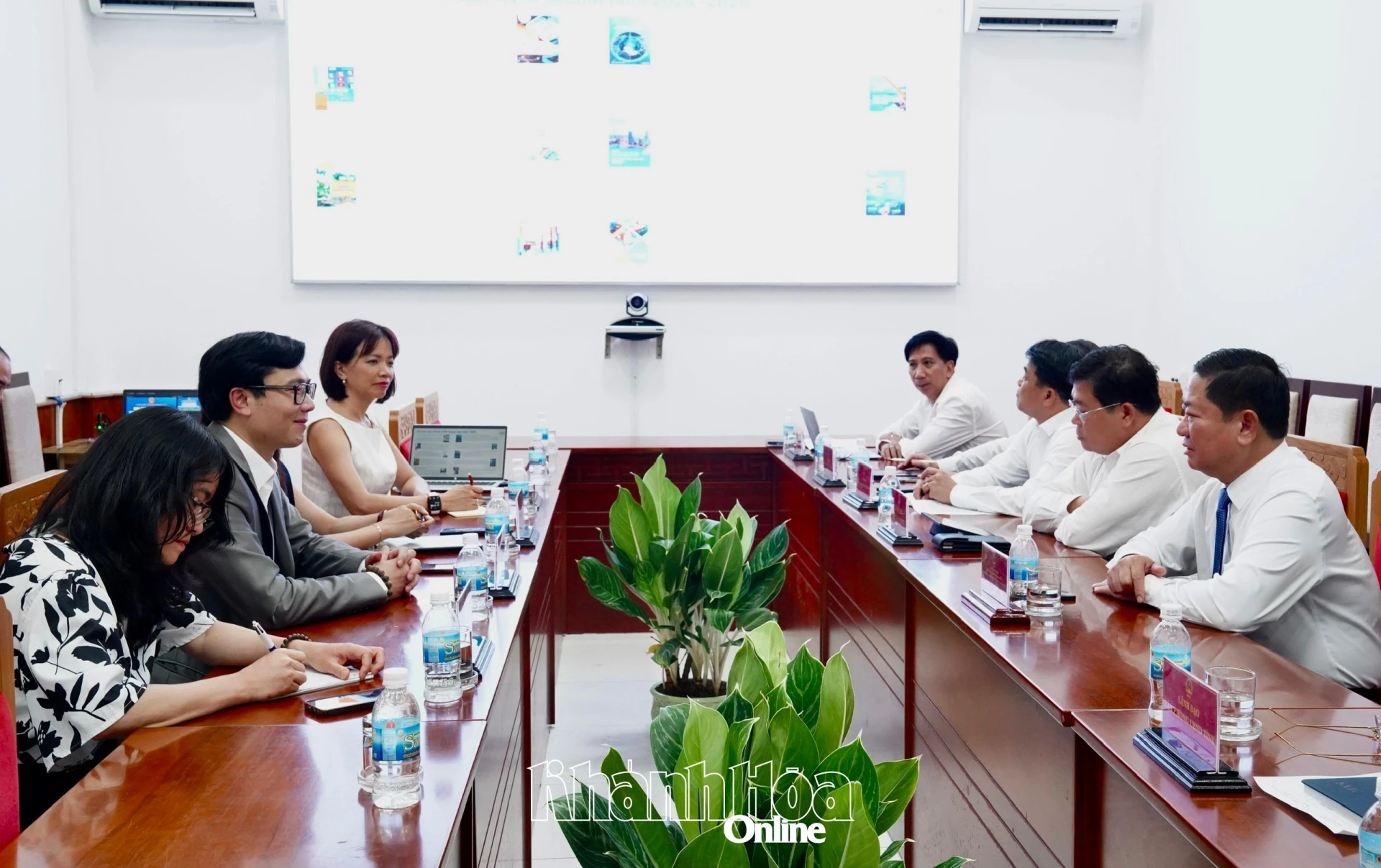 Chairman of the Provincial People’s Committee works with AVSE Global