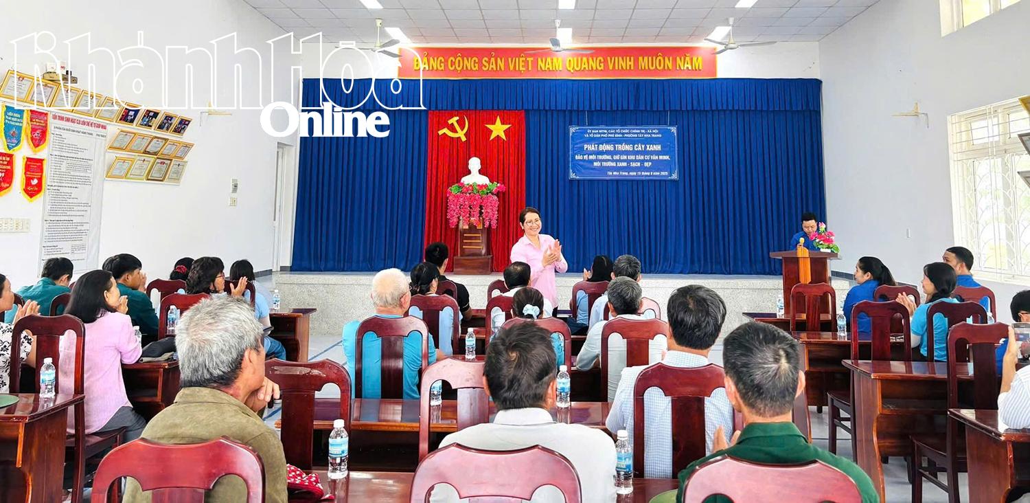 Cán bộ, nhân dân tham gia lễ phát động