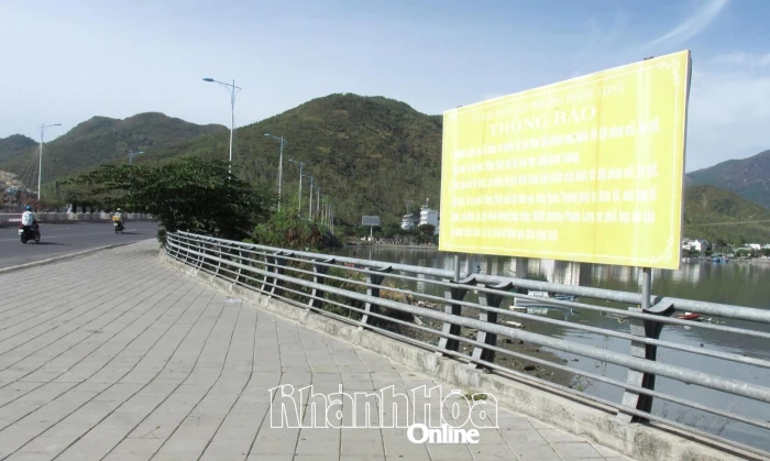 Cần thay mới pa nô tuyên truyền