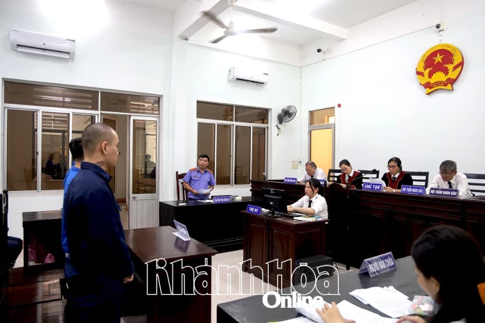 Giải quyết mâu thuẫn bằng dao, 4 thanh niên vào tù