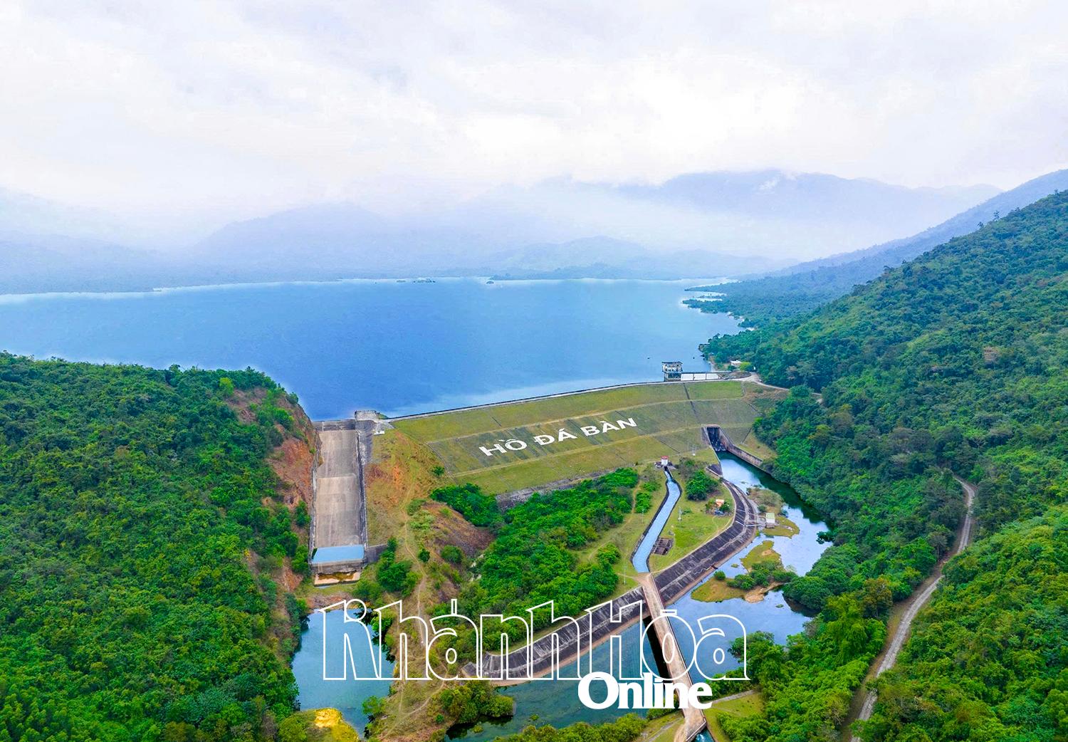 Hồ chứa nước Đá Bàn.