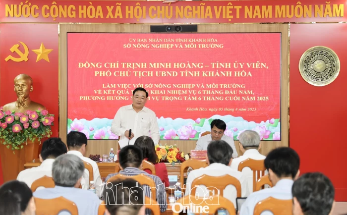 Phó Chủ tịch UBND tỉnh Trịnh Minh Hoàng làm việc với ngành nông nghiệp