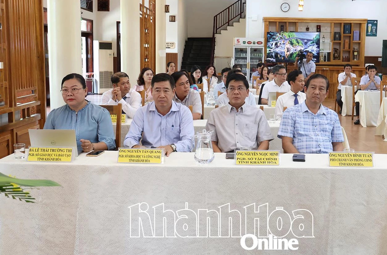 Các đại biểu dự hội nghị.