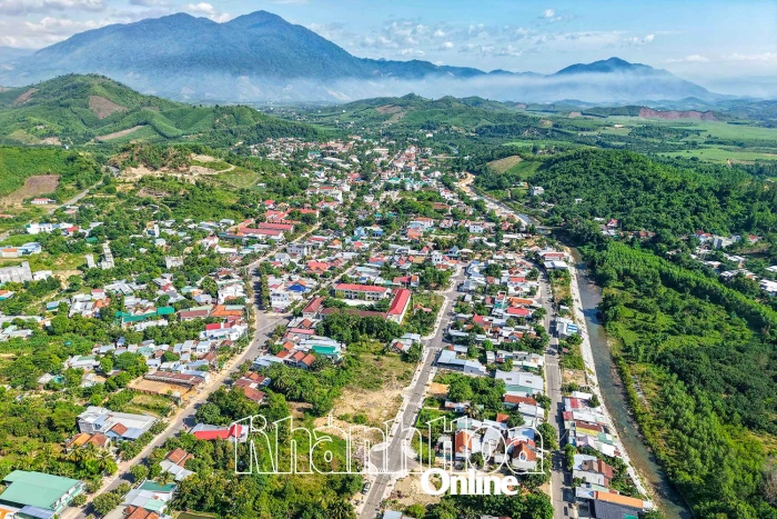 Chào mừng Đại hội đại biểu Đảng bộ xã Khánh Vĩnh lần thứ nhất, nhiệm kỳ 2025 - 2030: Xây dựng xã Khánh Vĩnh trở thành tiểu đô thị sinh thái núi rừng