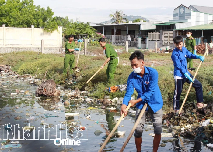 Đoàn phường Ninh Chử ra quân Ngày Chủ nhật xanh lần thứ V năm 2025