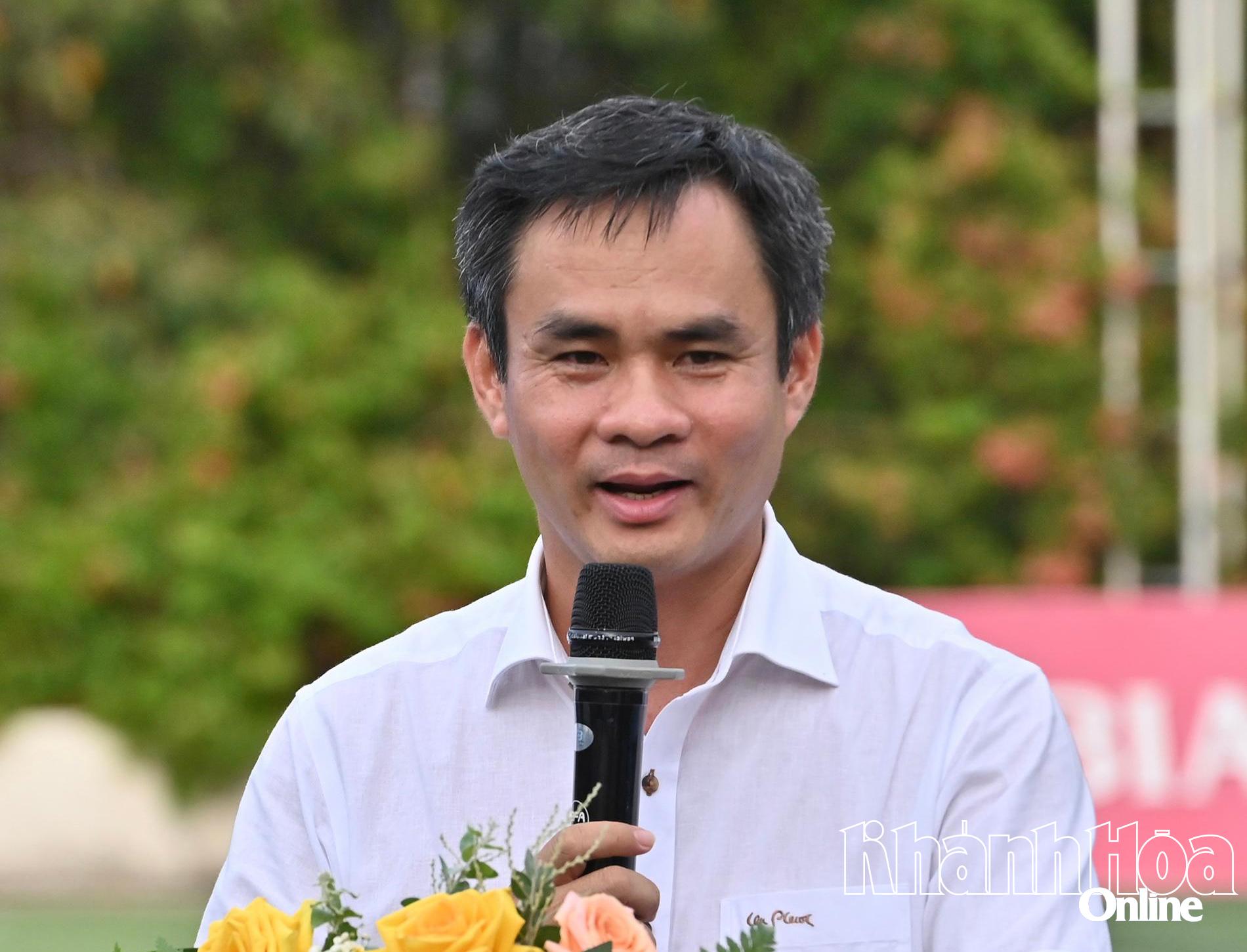 Ông Nguyễn Thanh Hải - Chủ tịch Hội Doanh nhân trẻ Khánh Hòa phát biểu tại buổi lễ bế mạc.