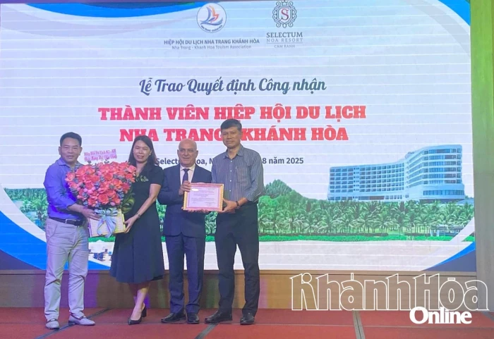 Hiệp hội Du lịch Nha Trang - Khánh Hòa trao chứng nhận hội viên mới