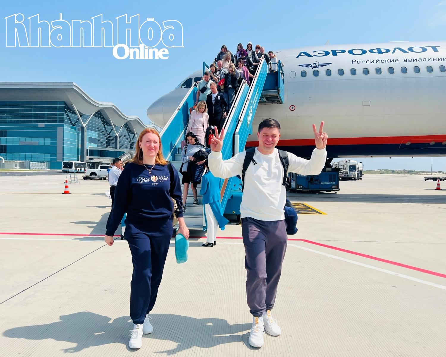 Russian tourists arrive in Khanh Hoa on an Aeroflot flight.