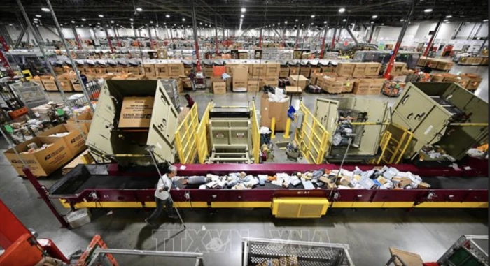 Một số bưu điện châu Âu tạm ngừng gửi bưu kiện sang Mỹ do quy định thuế quan