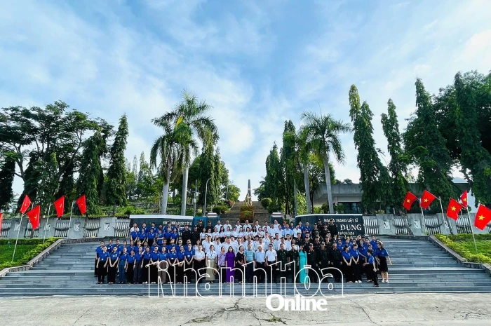 Khánh thành công trình “Đường cờ Tổ quốc” tại Nghĩa trang liệt sĩ Hòn Dung