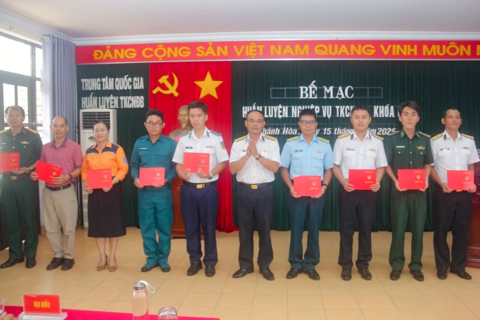 Học viện Hải quân bế giảng lớp huấn luyện nghiệp vụ tìm kiếm cứu nạn đường biển