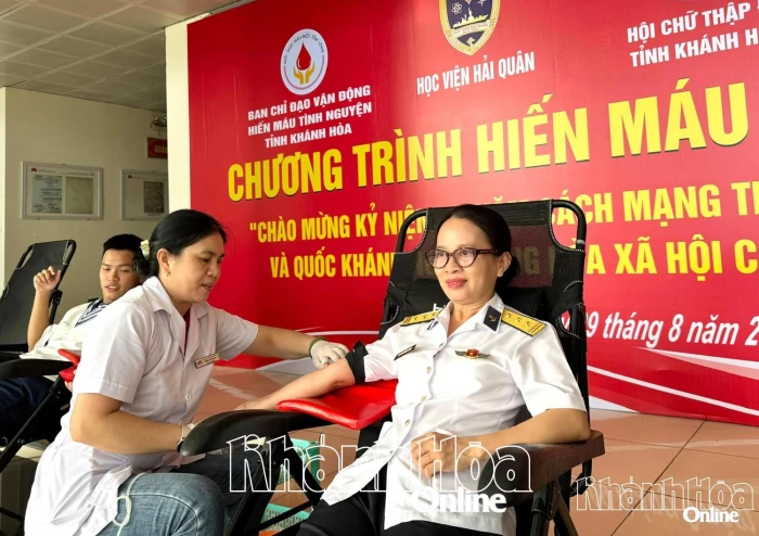 Gần 600 cán bộ, chiến sĩ, học viên Học viện Hải quân tham gia hiến máu tình nguyện