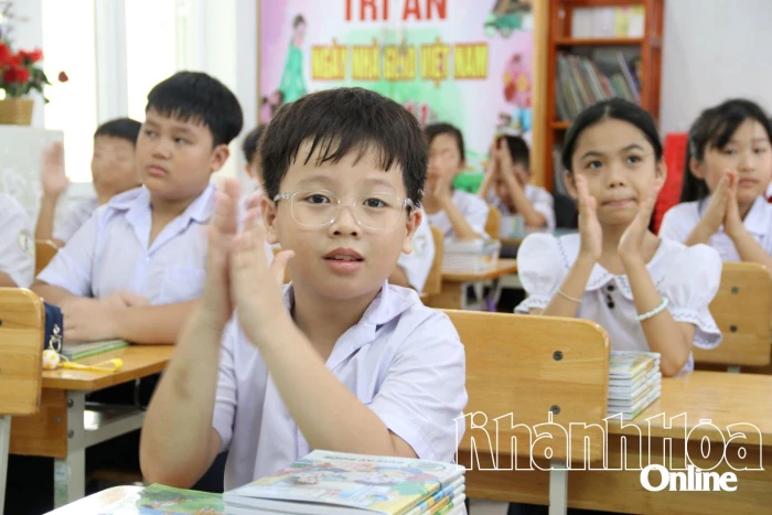 Dạy Tiếng Anh tự chọn lớp 1 và 2 trên tinh thần tự nguyện