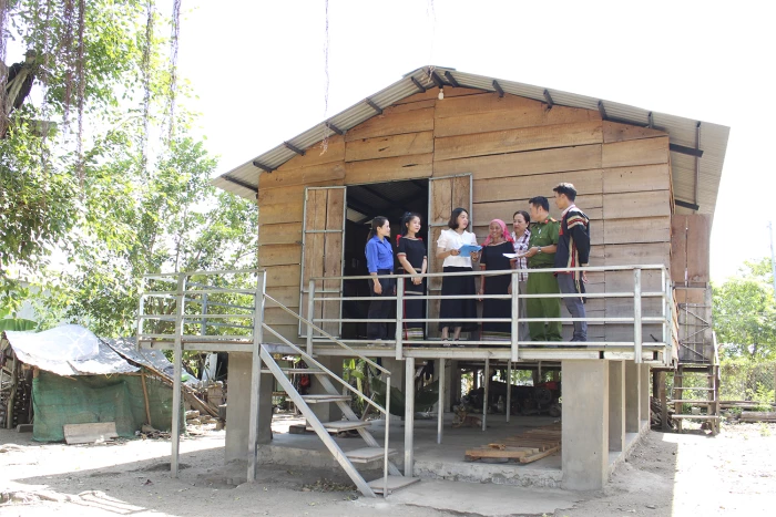 Khi cán bộ gần dân, sát dân 