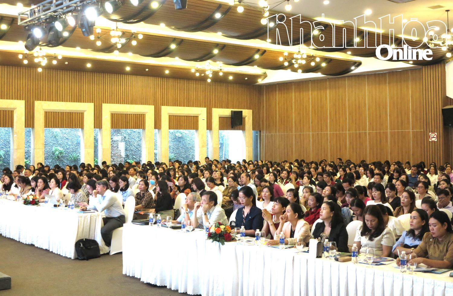 Hơn 600 cán bộ quản lý, giáo viên tham dự hội thảo.