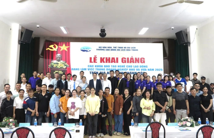 Trường Cao đẳng Du lịch Nha Trang khai giảng các khóa đào tạo nghề ngắn hạn cho gần 100 học viên