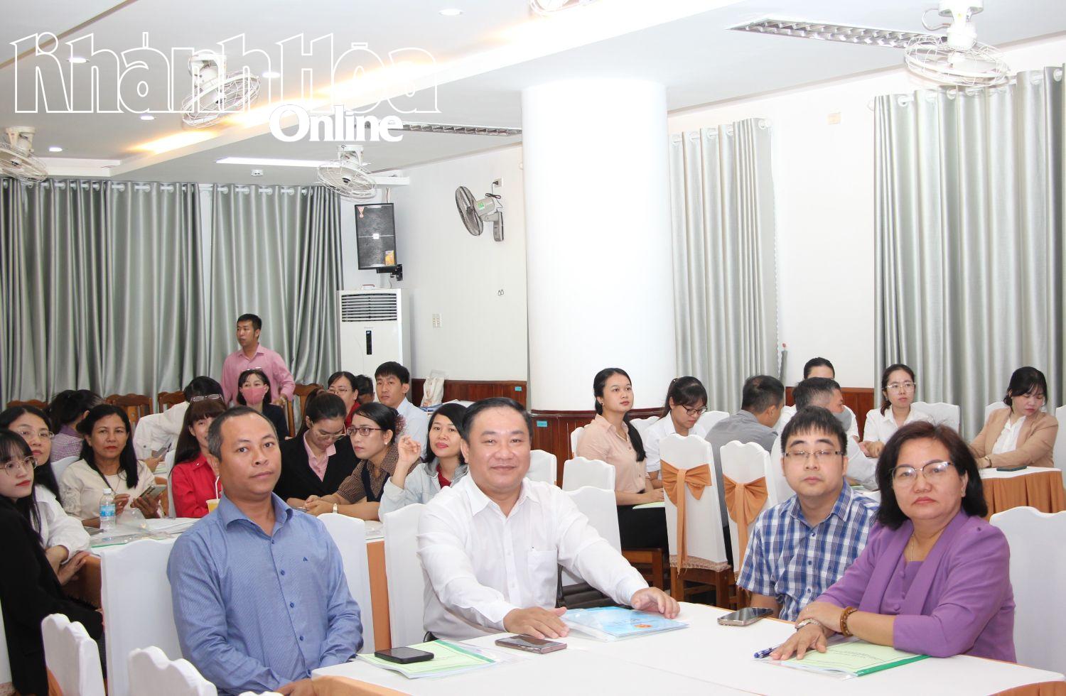 Các đại biểu tham dự hội nghị.