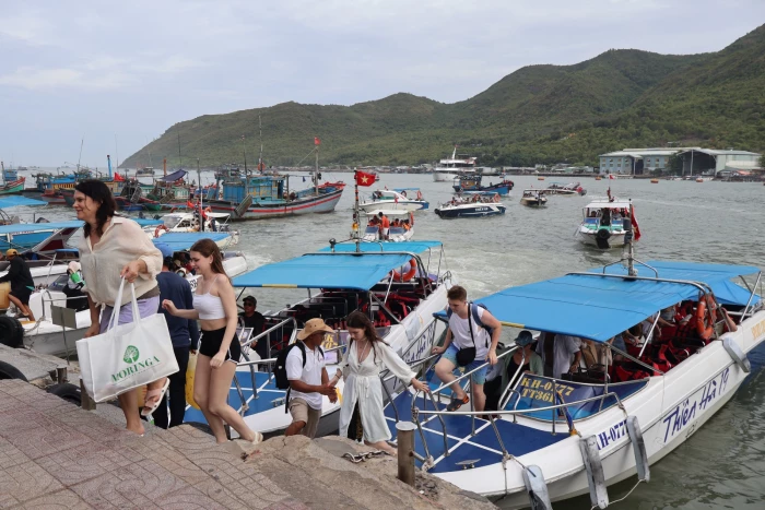 Thu phí tham quan danh lam thắng cảnh vịnh Nha Trang