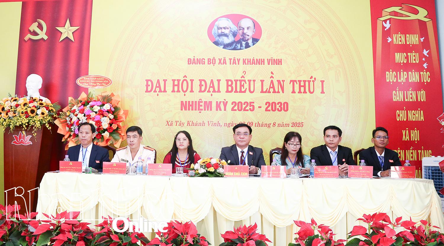 Đoàn Chủ tịch điều hành đại hội