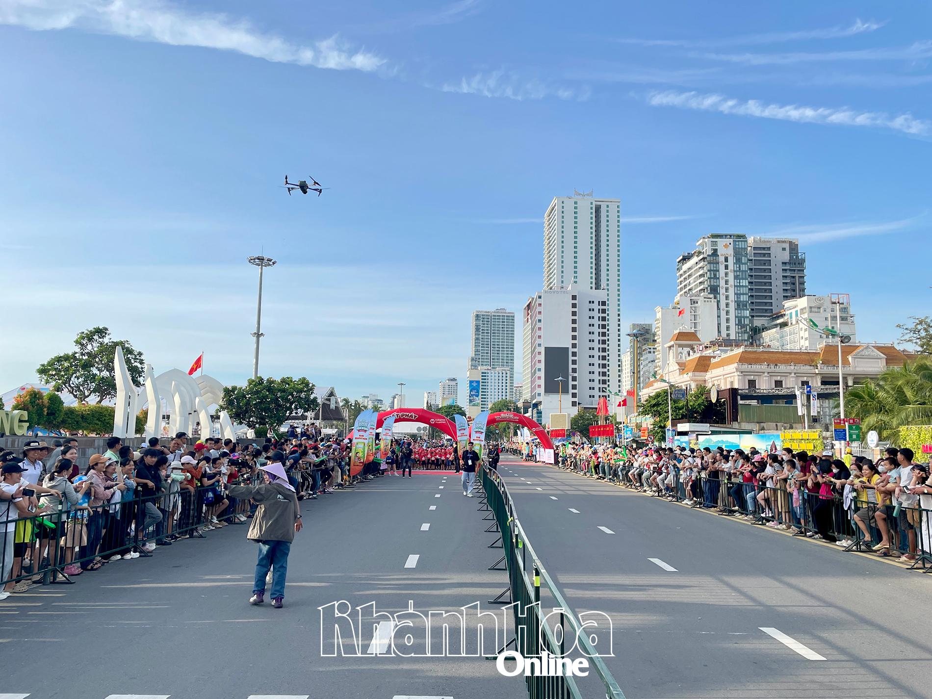 Quang cảnh đường chạy Kun Marathon trước giờ xuất phát.