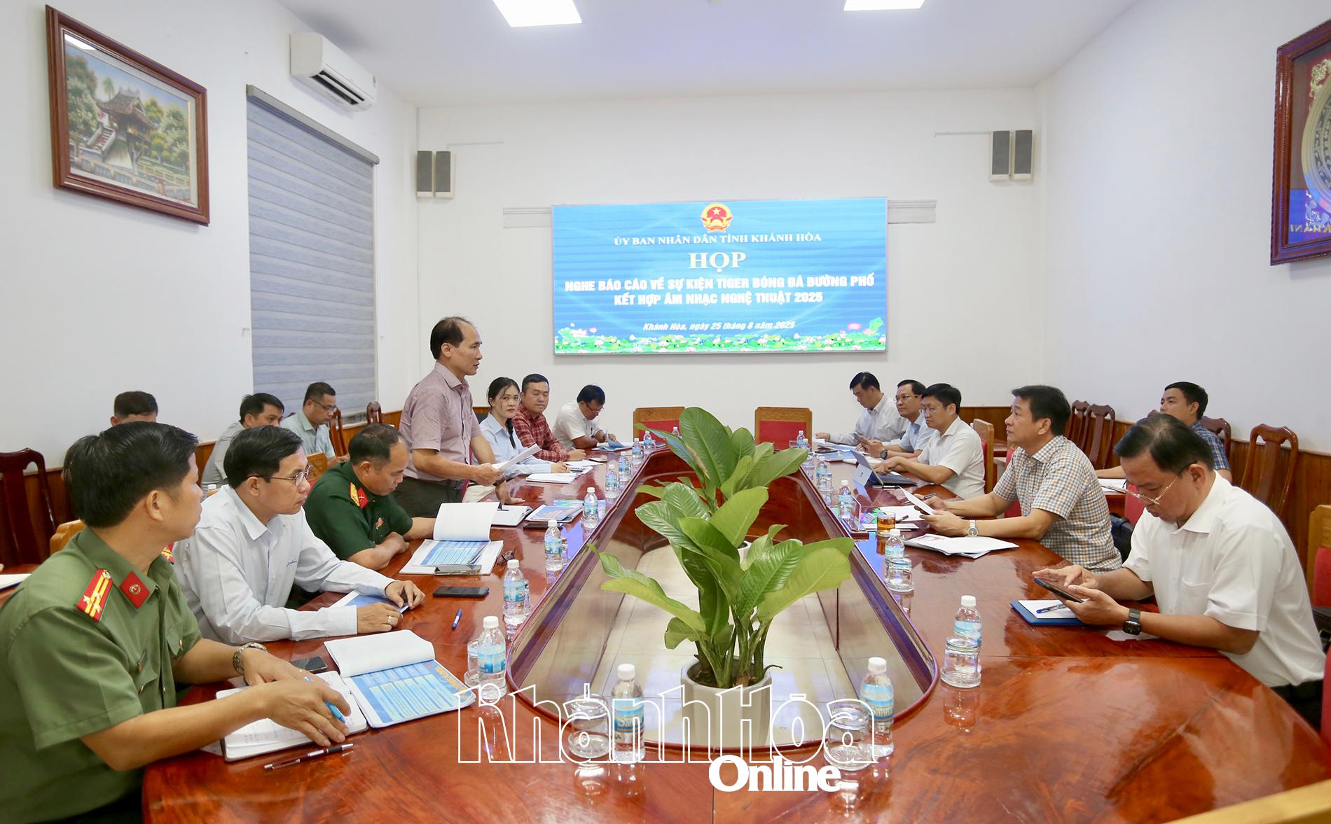 Quang cảnh cuộc họp.