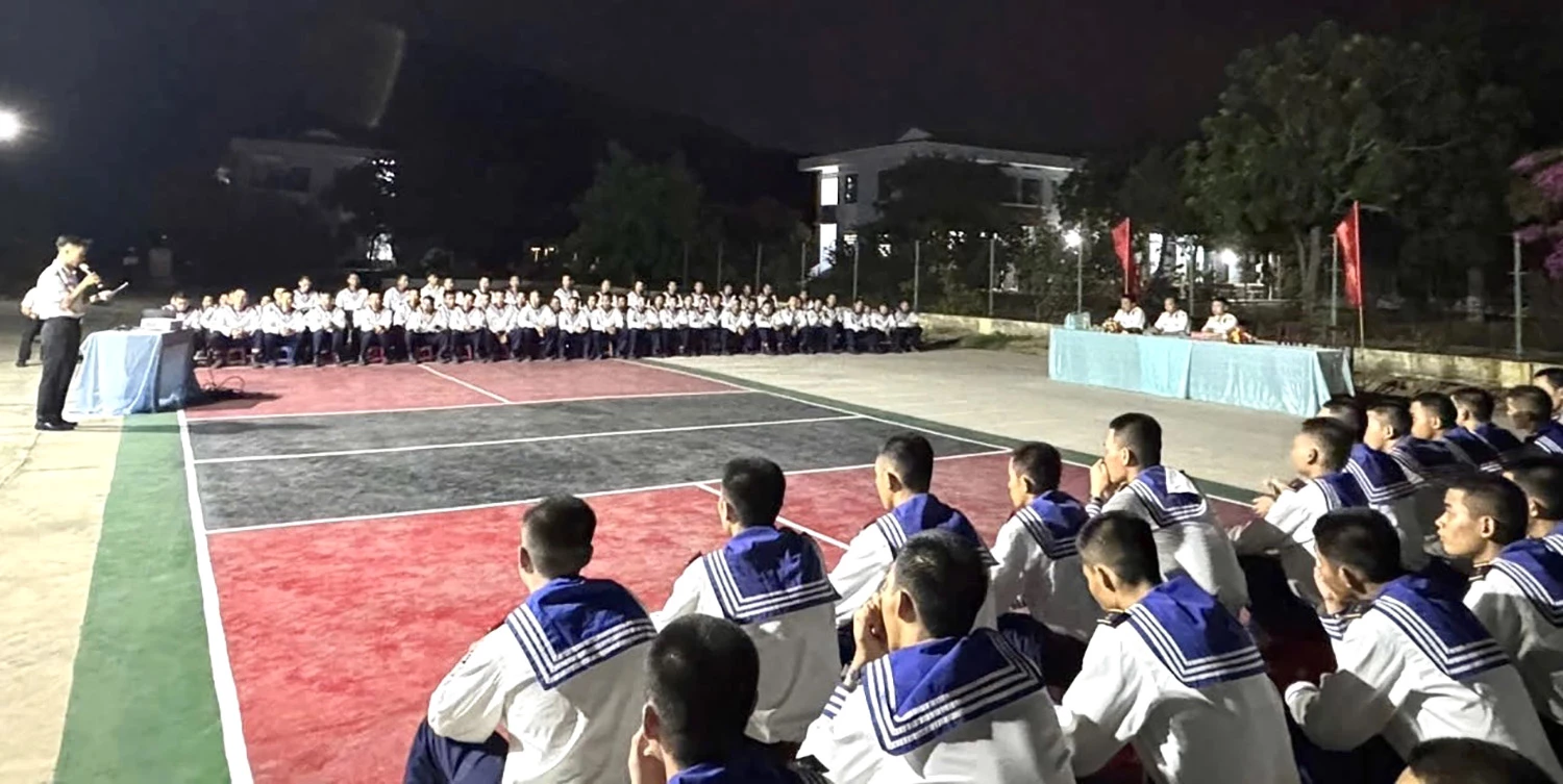 Đông đảo cán bộ, đoàn viên, thanh niên tham gia diễn đàn.