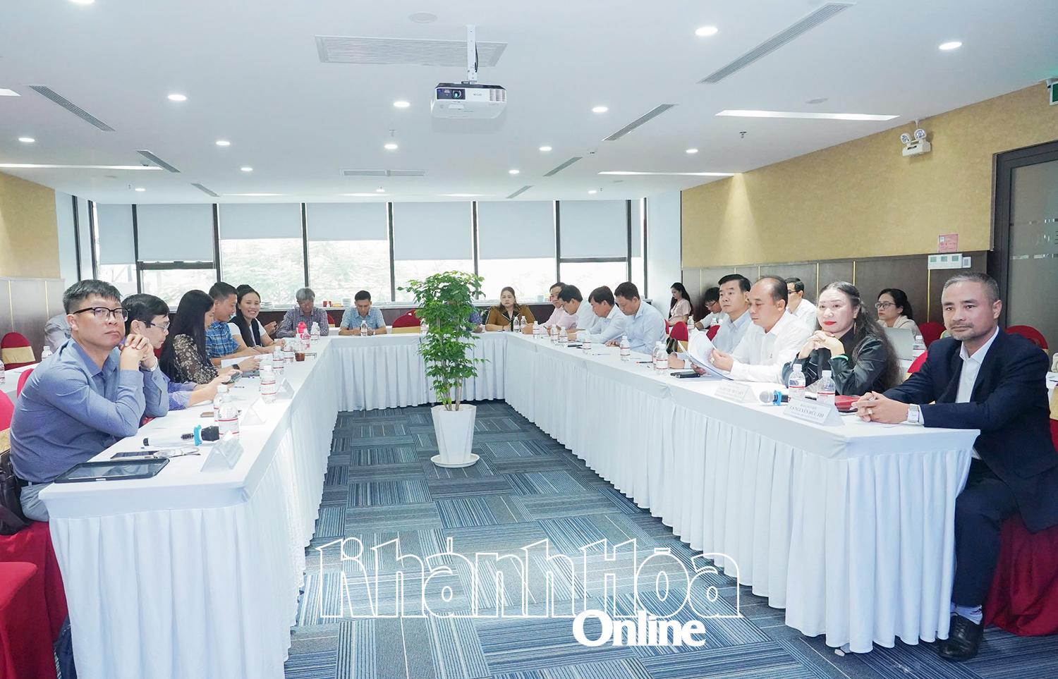 Các đại biểu tham dự buổi tọa đàm.