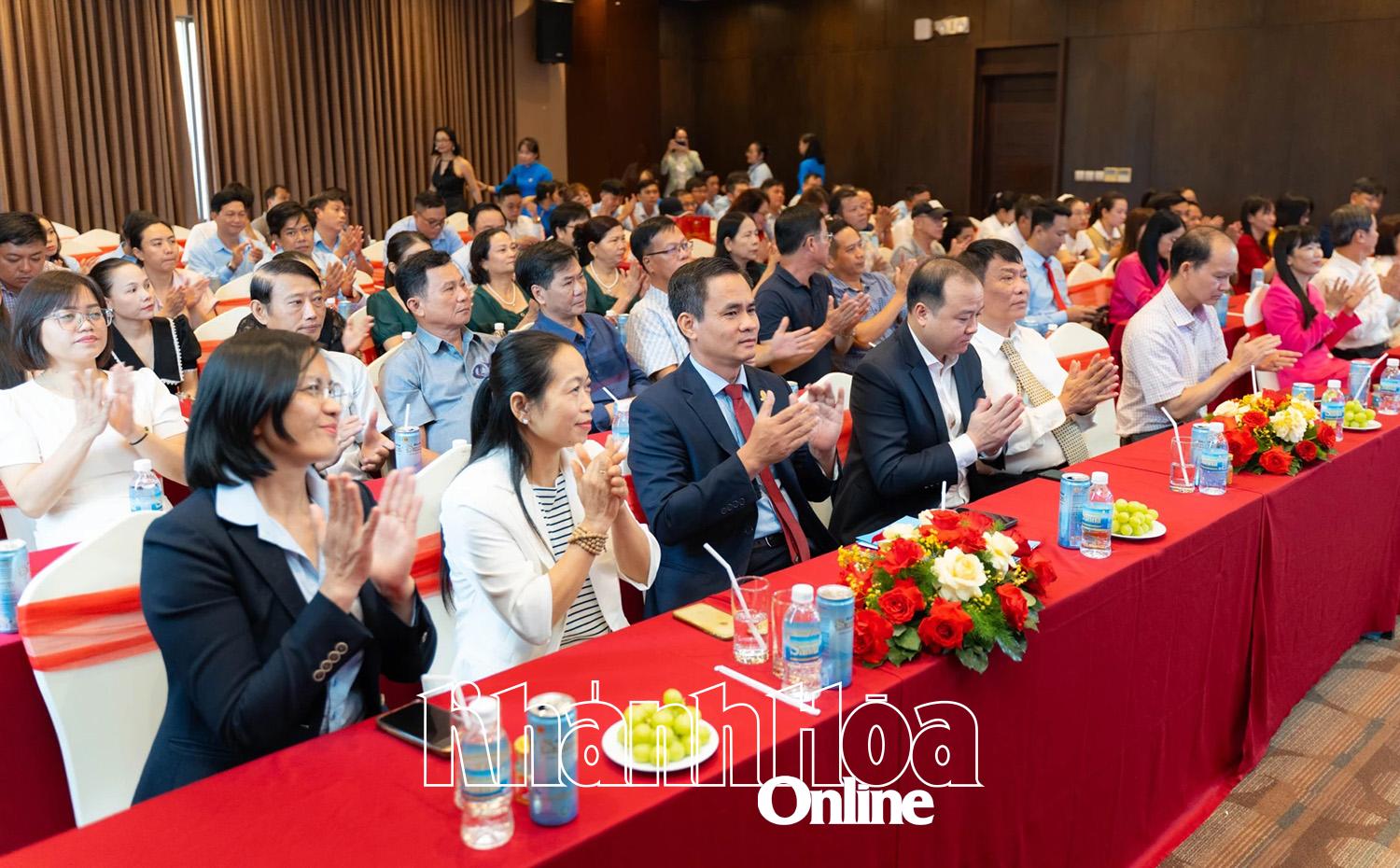 Quang cảnh lễ trao thưởng.