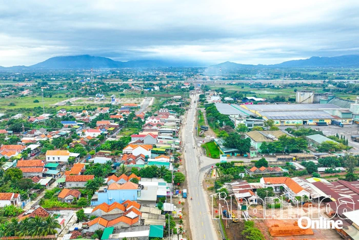 Chào mừng Đại hội đại biểu Đảng bộ xã Tân Định lần thứ nhất, nhiệm kỳ 2025 - 2030: Tân Định phát triển theo hướng công nghiệp - đô thị - dịch vụ