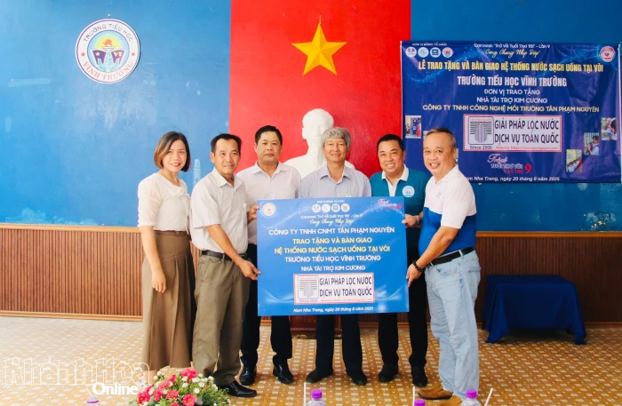 Câu lạc bộ Doanh nhân Khánh Hòa - Sài Gòn trao tặng hệ thống nước sạch cho Trường Tiểu học Vĩnh Trường