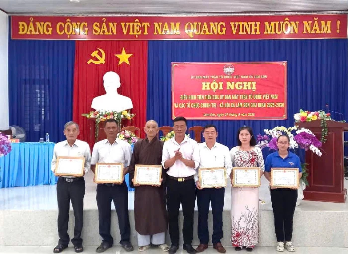 Xã Lâm Sơn tổ chức hội nghị điển hình tiên tiến lần thứ I, giai đoạn 2025 - 2030