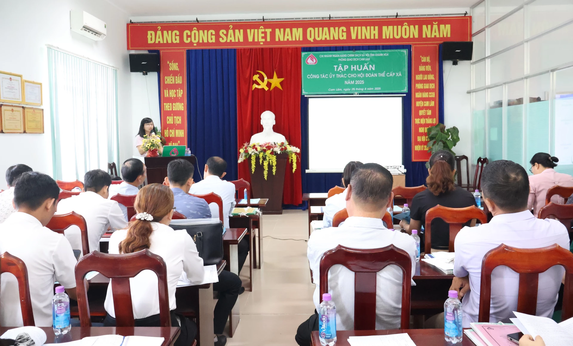 Quang cảnh buổi tập huấn.