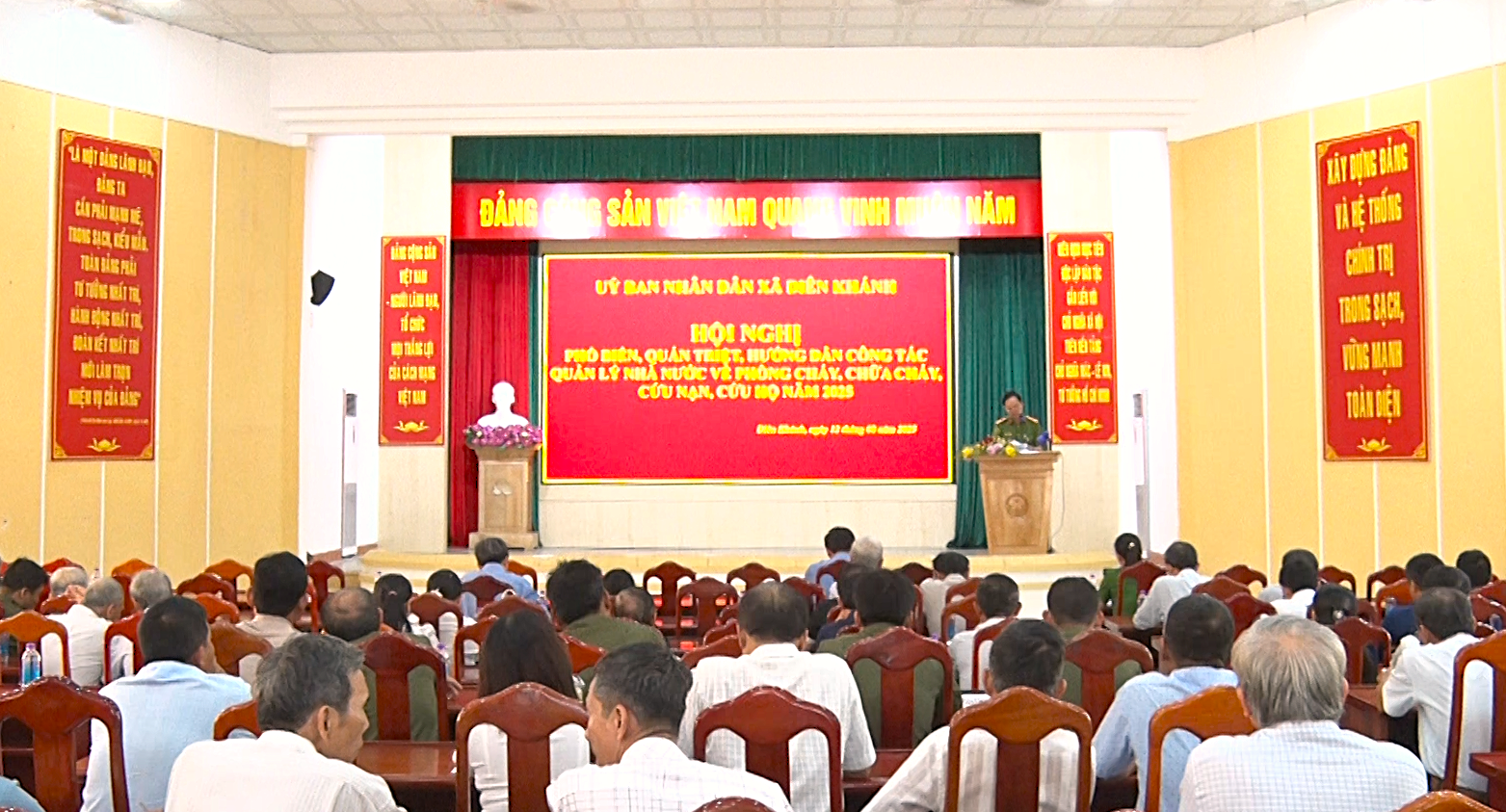 Quang cảnh hội nghị.