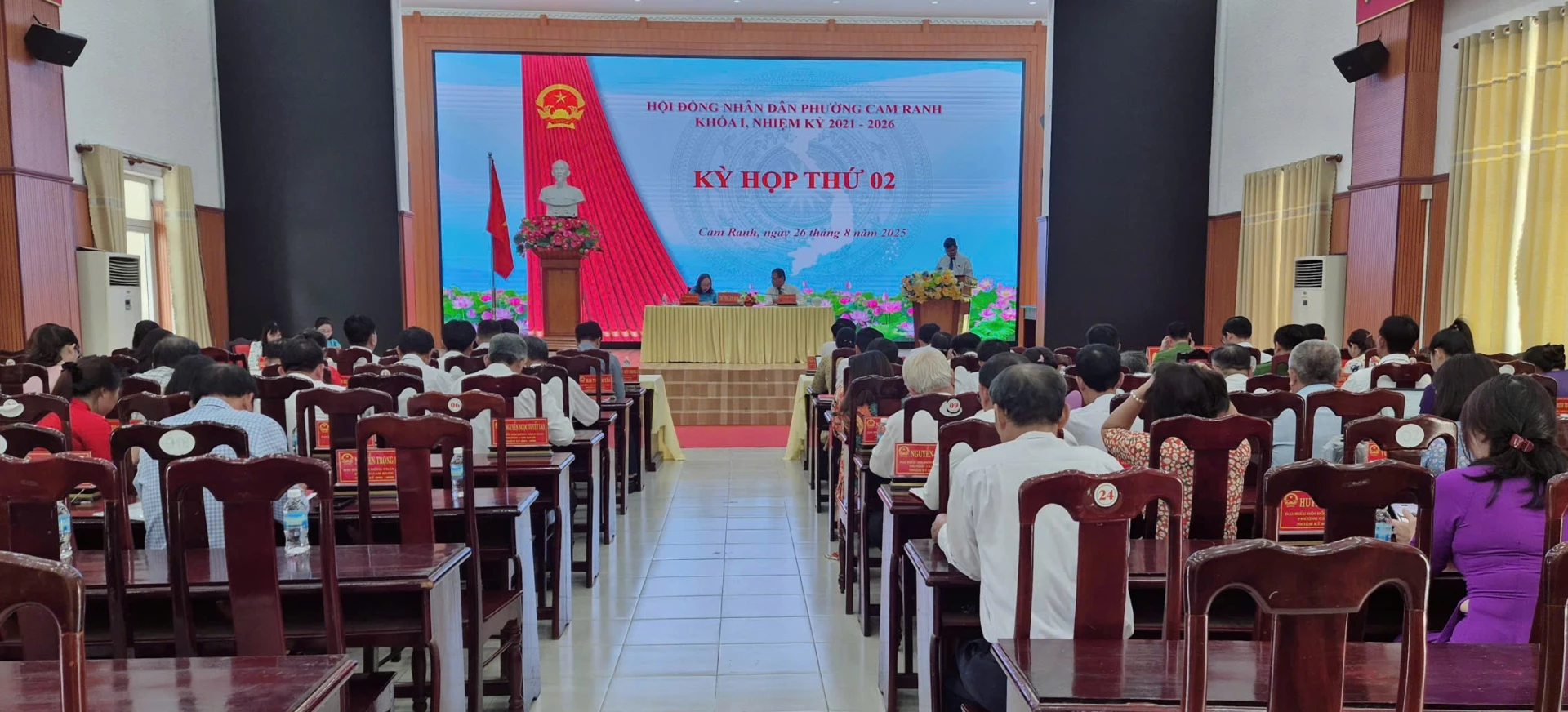 Quang cảnh kỳ họp.