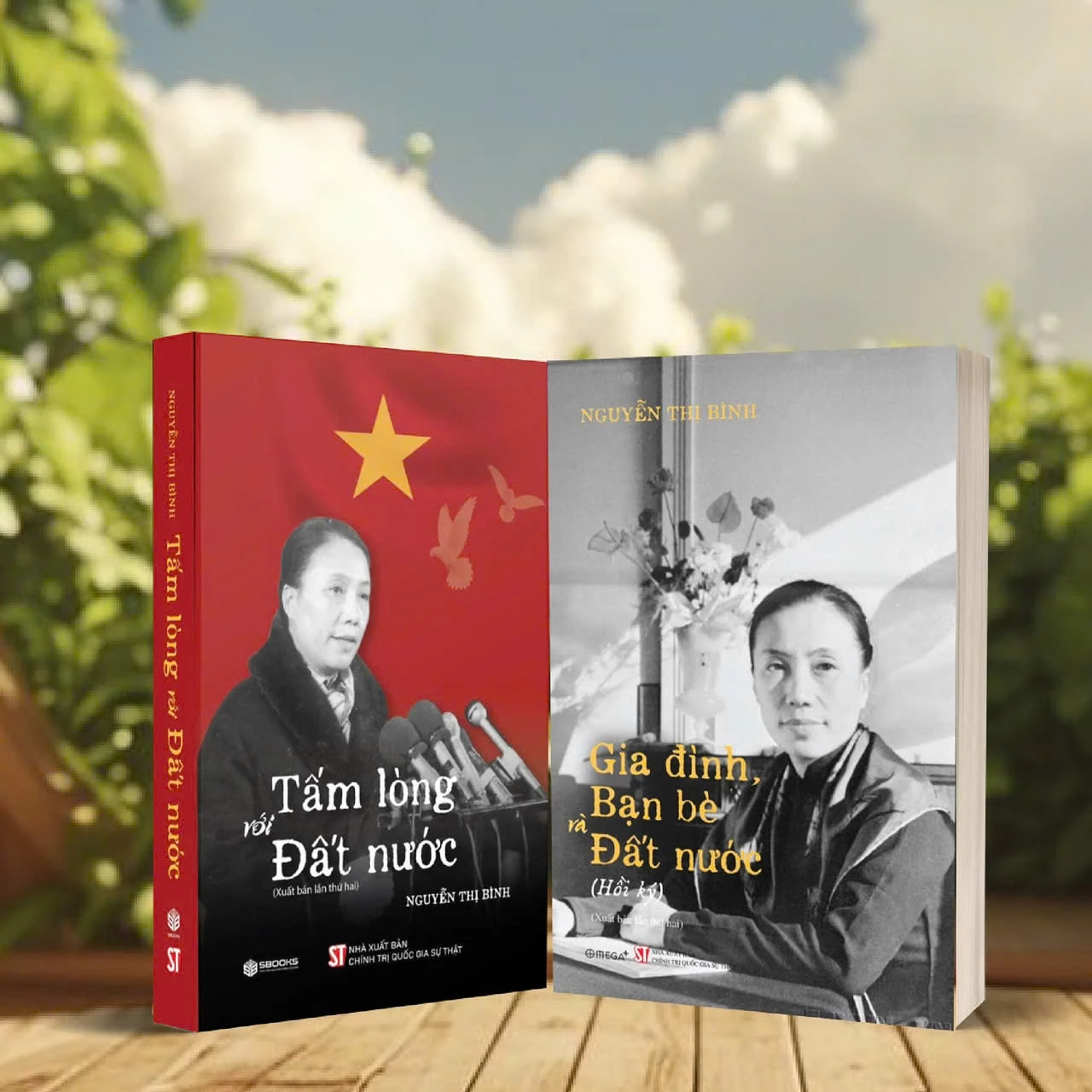 Hai cuốn sách thể hiện rõ dấu ấn của bà Nguyễn Thị Bình trong suốt hành trình gắn bó với cách mạng Việt Nam. Ảnh: M.Chi