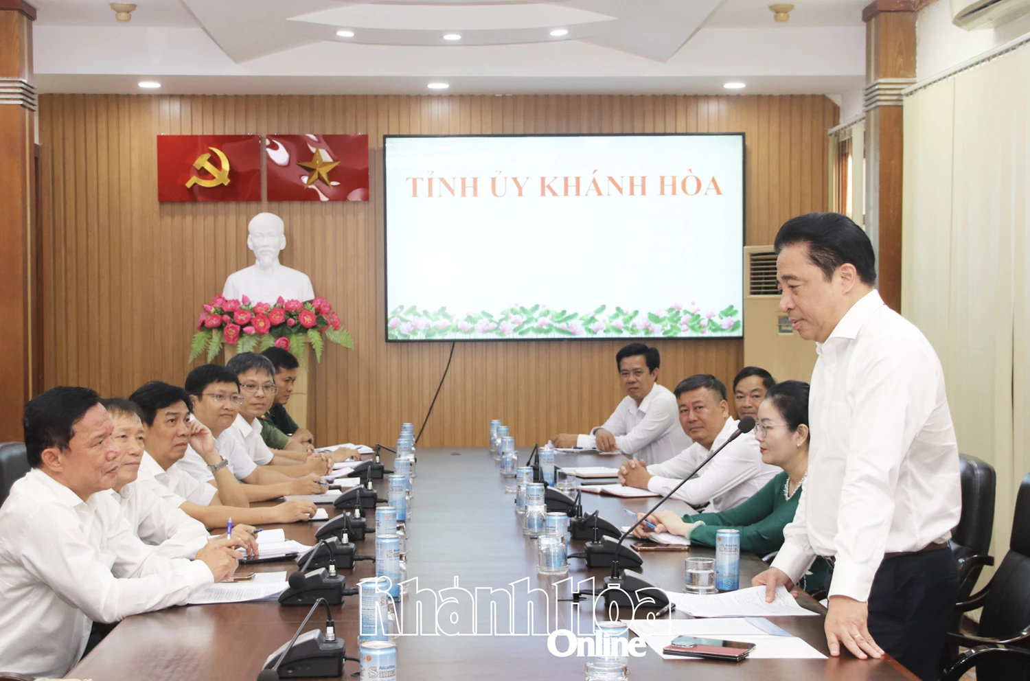 Đồng chí Nguyễn Khắc Toàn phát biểu chỉ đạo tại cuộc họp. 