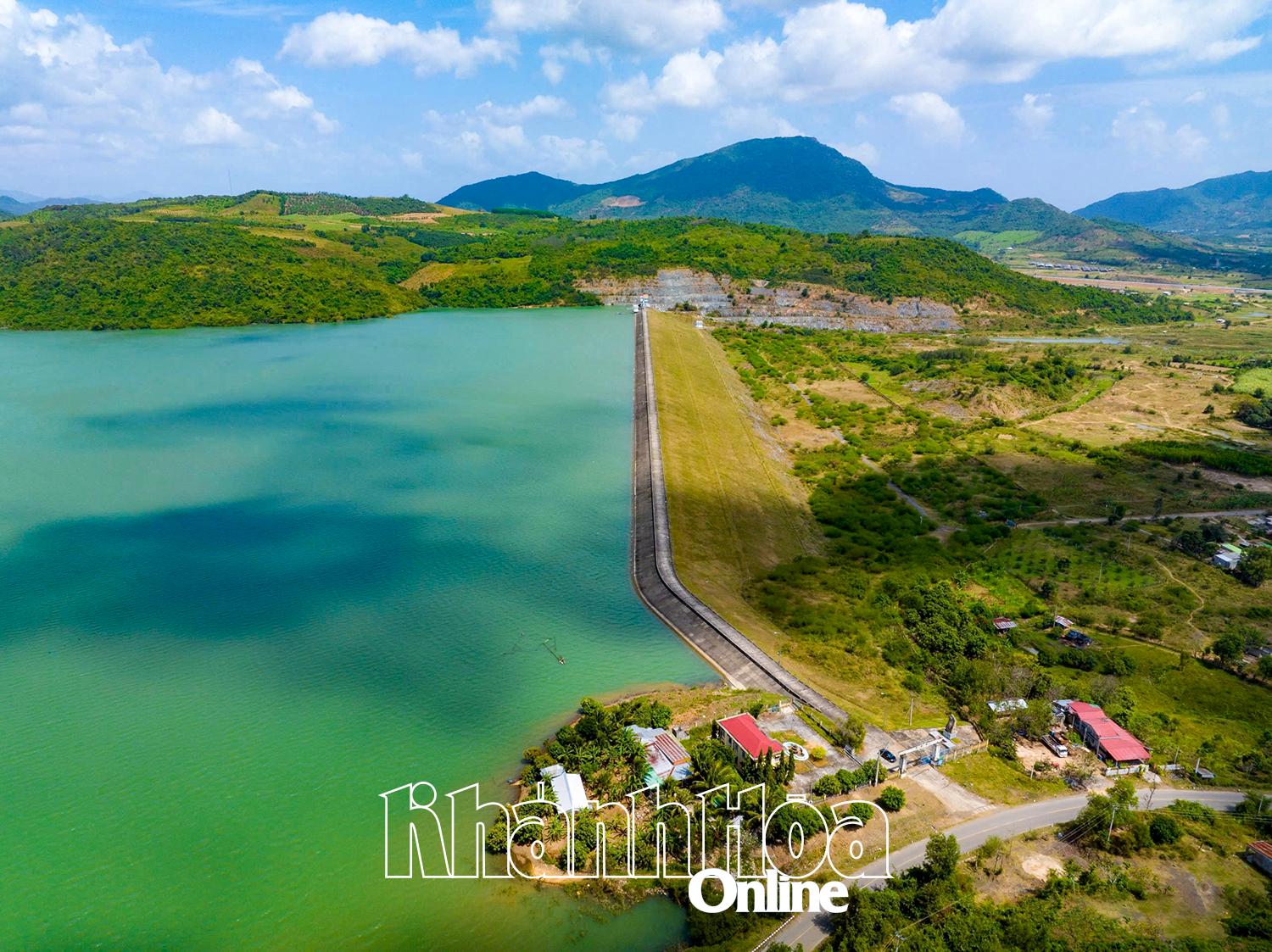 Hồ chứa nước Tà Rục.